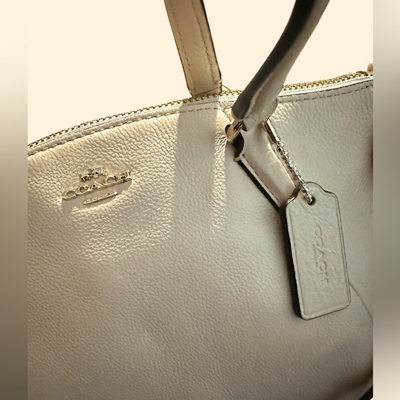 Coach Mini Kelsey Cream Crossbody Bag with Structured Design - Picture 6 of 10